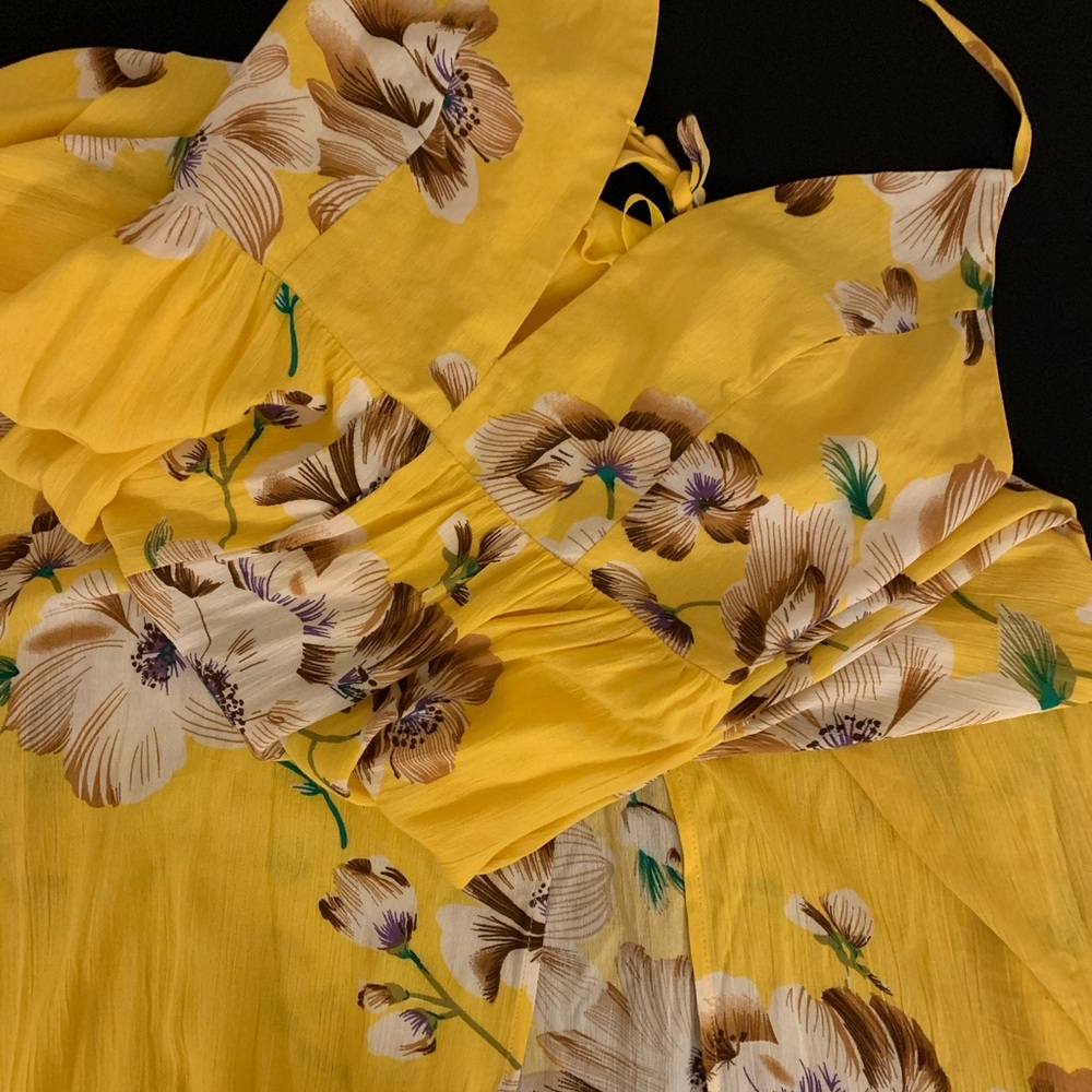 yellow Hawaiian 🌺 print dress with a slit! - Picture 3 of 8